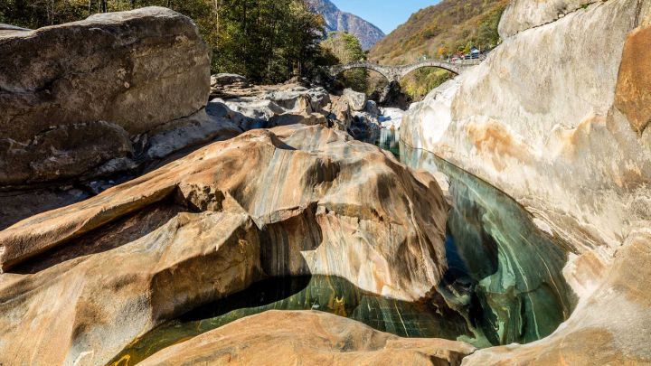 Valle Verzasca, a wonderful valley of contrasts 山谷Verzasca,一个很棒的对比