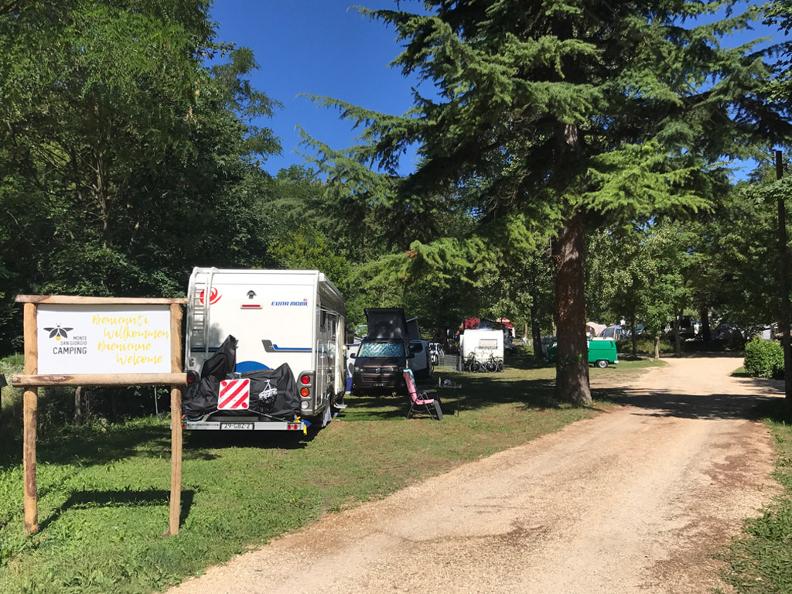 Image 0 - Camping del Monte San Giorgio 图0 -圣乔治山野营