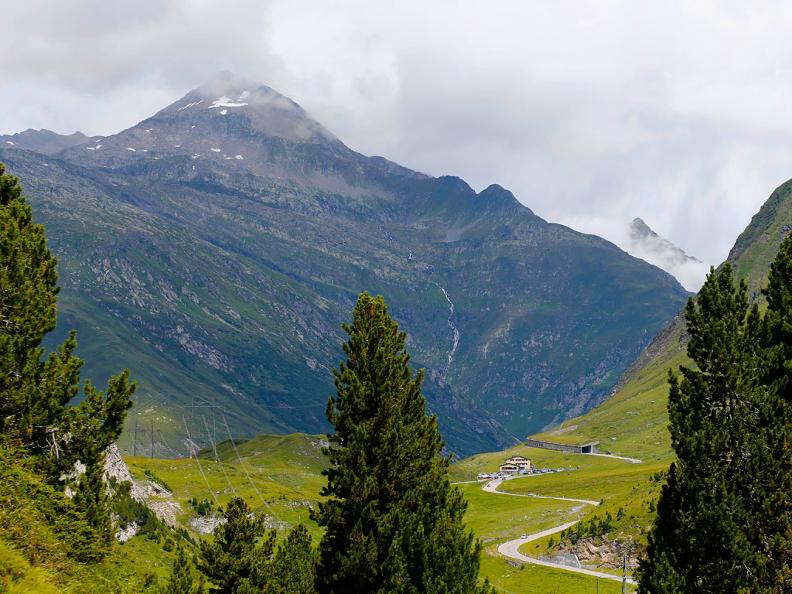 Image 0 - The Lukmanier Pass 图0 -鲁克曼尼尔山口