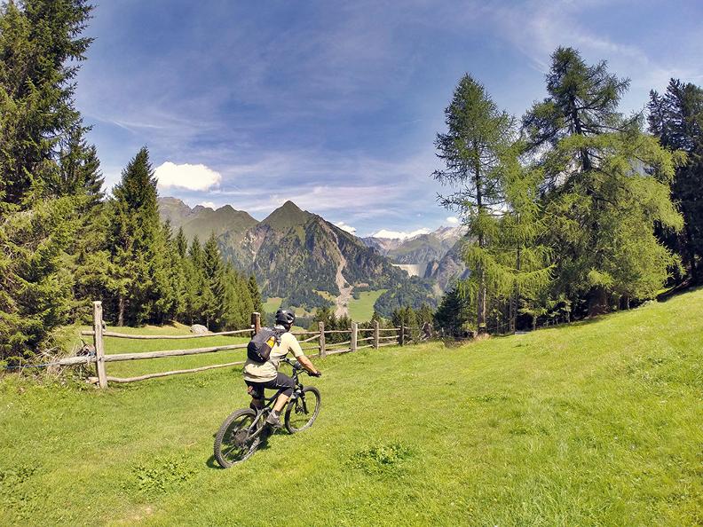 Image 0 - Tour of the Blenio Valley by e-Bike 0 -旅游形象Blenio谷的电动自行车