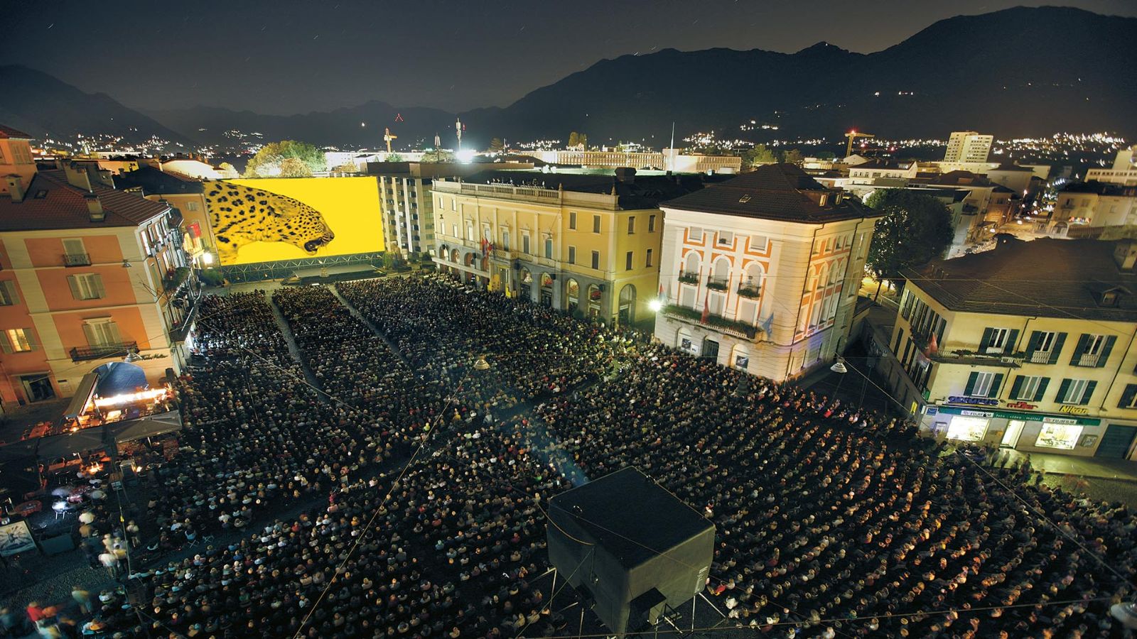 洛迦诺,Piazza Grande顶视图