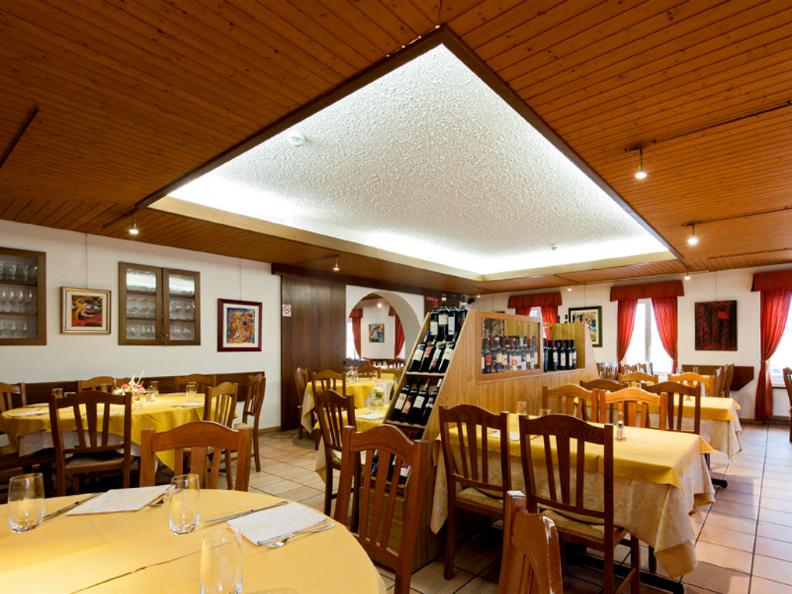 图4 -塞尔塔石窟餐厅